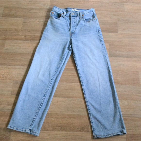 Levi's Ribcage Straight High Waisted Light Wash Jean Size 26 Waist - Picture 2 of 8